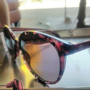 *Authentic* Gucci sunglasses NWT